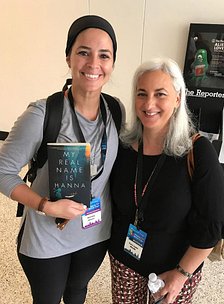 Tara with a fan at the Miami Book Fair, who bought 'MY REAL NAME IS HANNA'